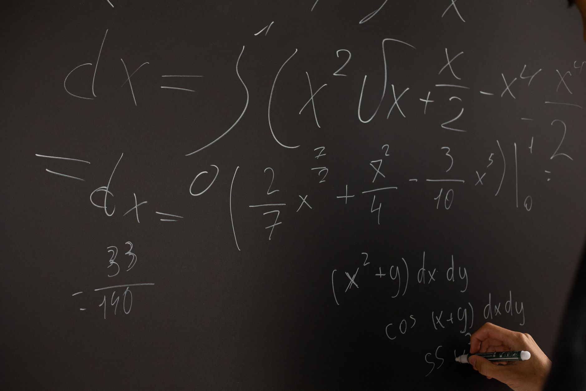 Step-by-Step: Solving a Differential Equation with CalcVortex — CalcVortex Review: AI Math Tool for Complex Problems