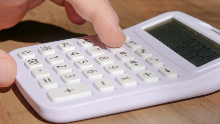 Calcvortex vs Competitors 2026: AI Calculator Features & Accuracy Compared - CalcVortex
